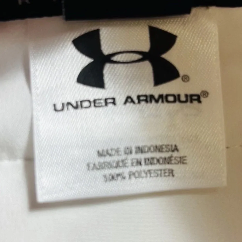 Under Armour Performance Golf Shorts Men's Size 38R Cream 9 Inch Inseam